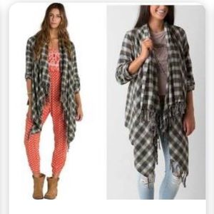 🖤 Billabong open flannel sweater with fringe